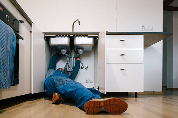 Professional Emergency Plumber technician working in Hillsboro, OH